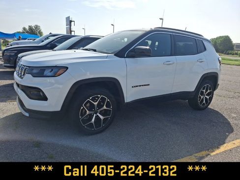 Used 2025 Jeep Compass Limited AWD/4WD image 1