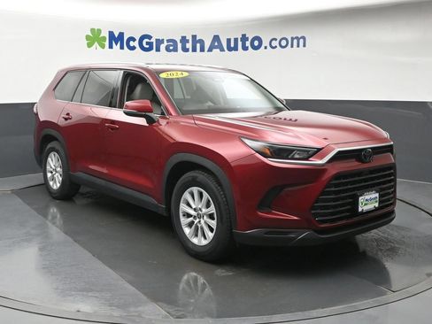 Used 2024 Toyota Grand Highlander AWD image 2