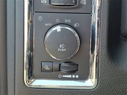 Used 2014 RAM 1500 Laramie image 23