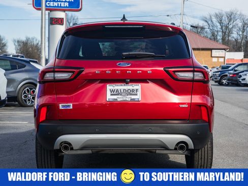 Used 2025 Ford Escape SE w/ PHEV Premium Package image 6