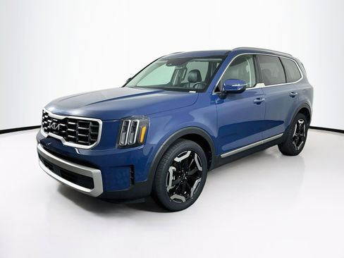 Used 2025 Kia Telluride S AWD/4WD image 3