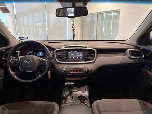 Used 2019 Kia Sorento LX w/ LX Convenience Package image 14