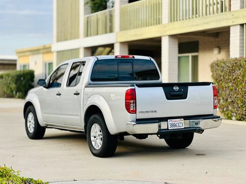 Used 2019 Nissan Frontier SV RWD image 6