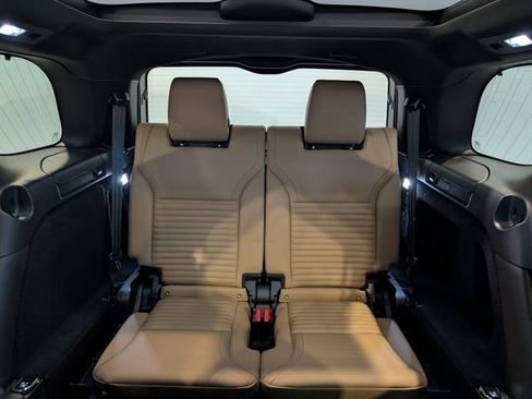 Used 2025 Land Rover Discovery Dynamic SE AWD/4WD image 30