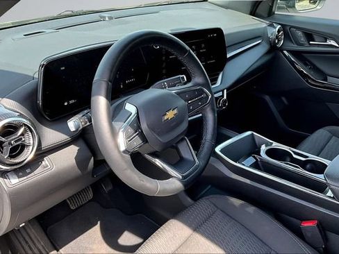 Used 2025 Chevrolet Equinox LT FWD image 17
