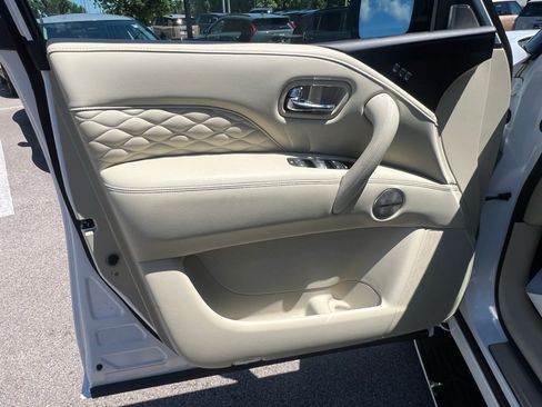 Used 2024 INFINITI QX80 Sensory AWD/4WD image 8