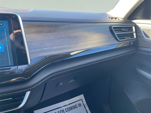 Used 2024 Volkswagen Atlas SEL Premium R-Line image 34