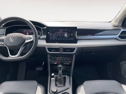 Certified 2025 Volkswagen Taos SEL w/ Black Wheel Plus Package image 10