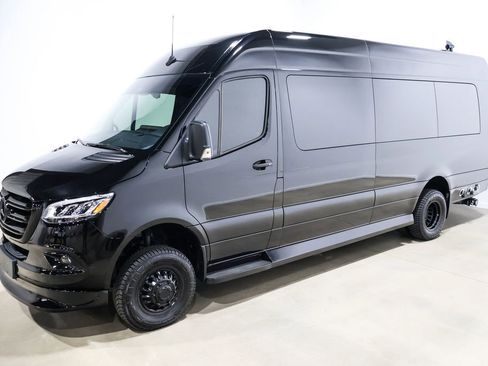 Used 2024 Mercedes-Benz Sprinter 3500 image 3
