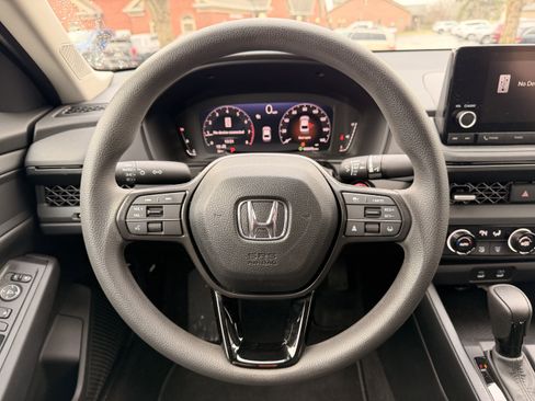 Used 2025 Honda Accord SE image 17