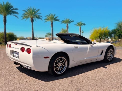 Used 2001 Chevrolet Corvette Convertible w/ Preferred Equipment Group2 RWD image 5