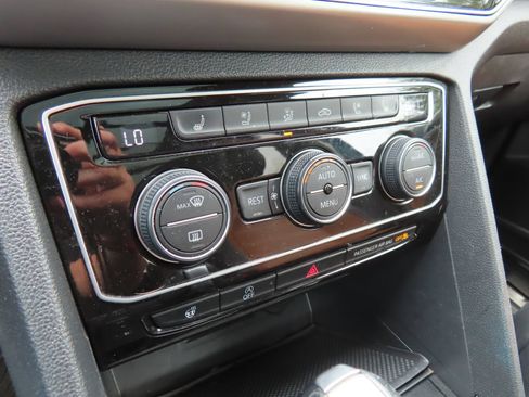 Used 2019 Volkswagen Atlas SEL Premium AWD/4WD image 25