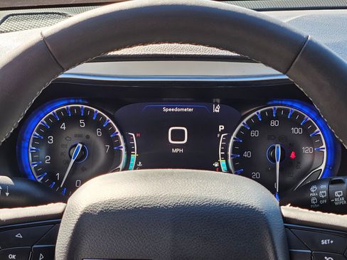 Used 2025 Chrysler Pacifica Limited image 16