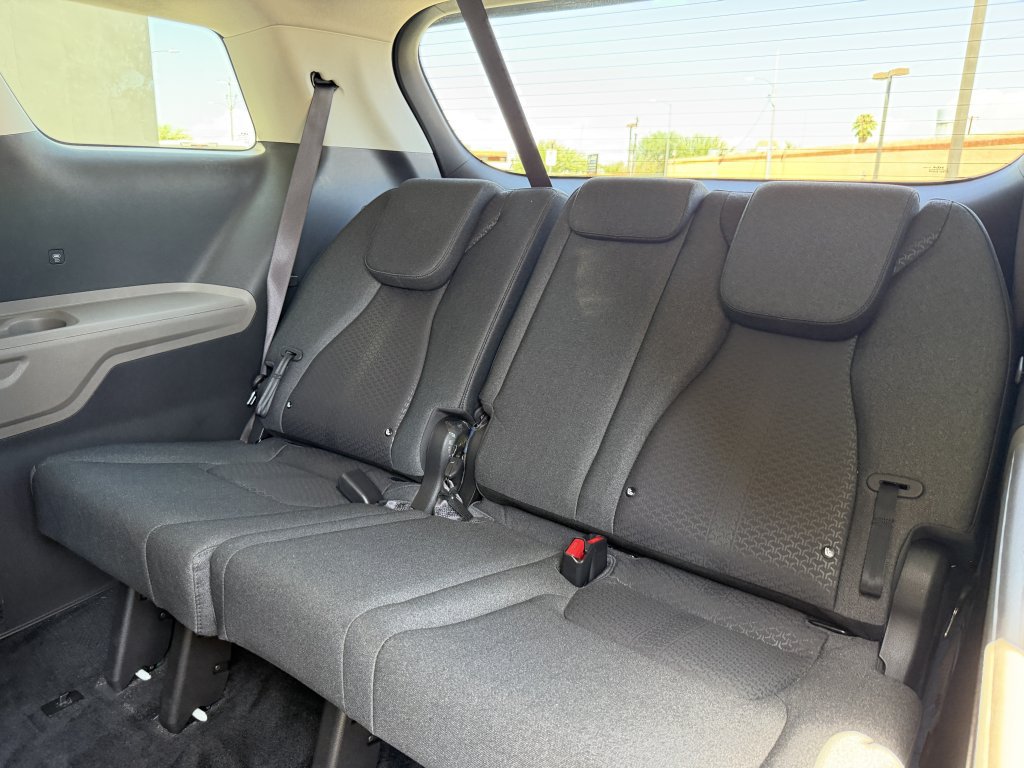 Used 2025 Kia Carnival LX FWD image 36