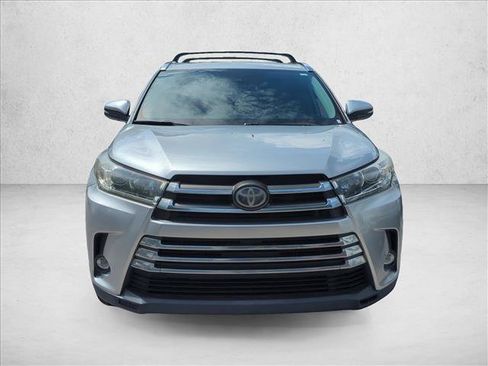 Used 2019 Toyota Highlander Limited FWD image 2
