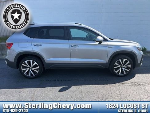 Used 2024 Volkswagen Taos SE FWD image 6