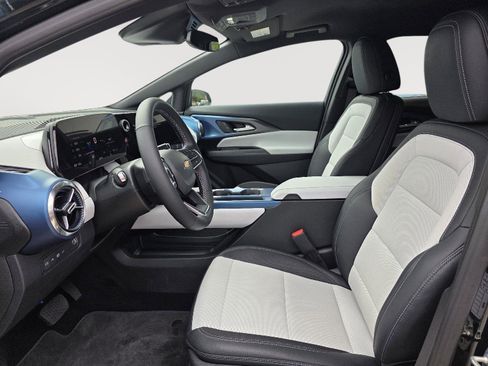 Used 2025 Chevrolet Equinox EV LT image 10