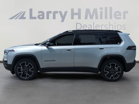 New 2026 Jeep Cherokee Overland w/ Trailer Tow Group AWD/4WD image 2