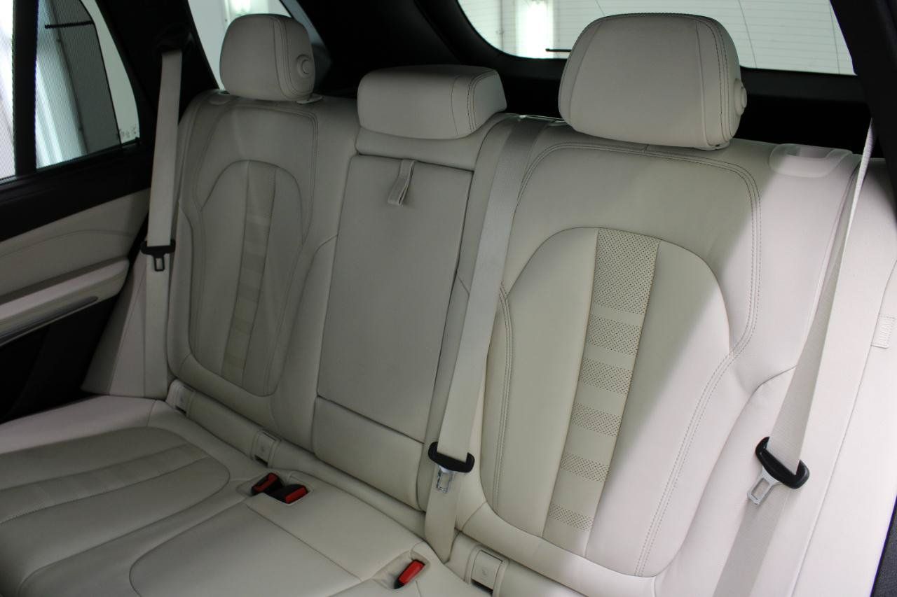 Used 2022 BMW X5 xDrive40i w/ M Sport Package AWD/4WD image 39