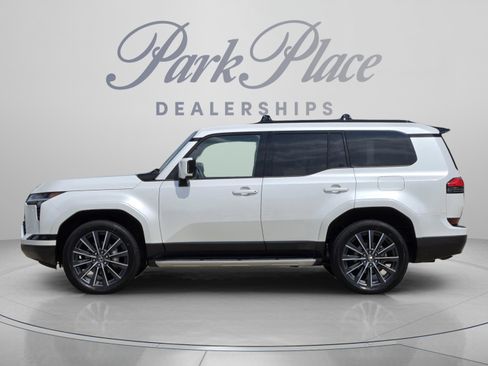 Used 2024 Lexus GX 550 w/ Cold Area Package AWD/4WD image 2