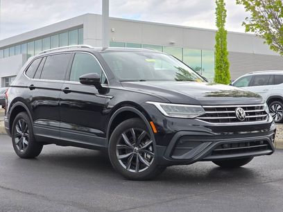 Used 2023 Volkswagen Tiguan SE w/ Panoramic Sunroof Package