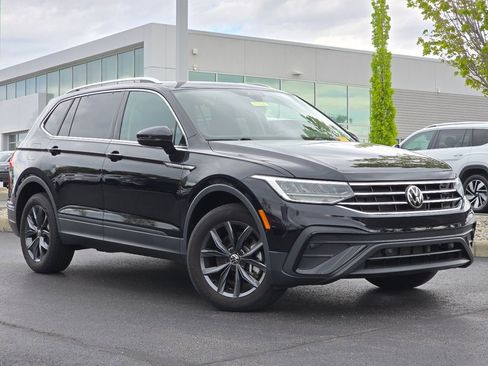 Used 2023 Volkswagen Tiguan SE w/ Panoramic Sunroof Package AWD/4WD image 1