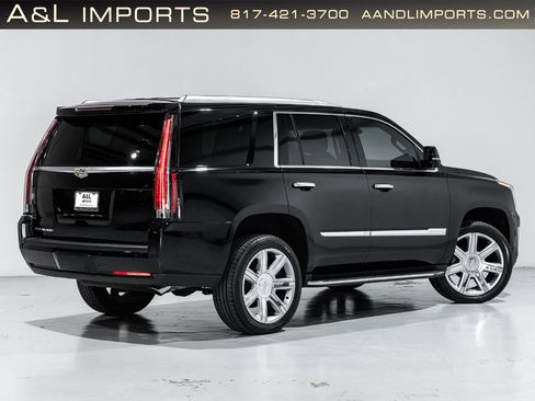 Used 2019 Cadillac Escalade Luxury image 4