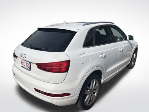 Used 2017 Audi Q3 2.0T Premium Plus w/ Premium Plus Package FWD image 2