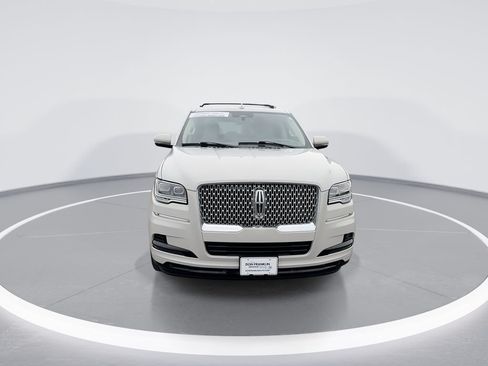 Used 2024 Lincoln Navigator L Reserve w/ Monochromatic Package AWD/4WD image 3