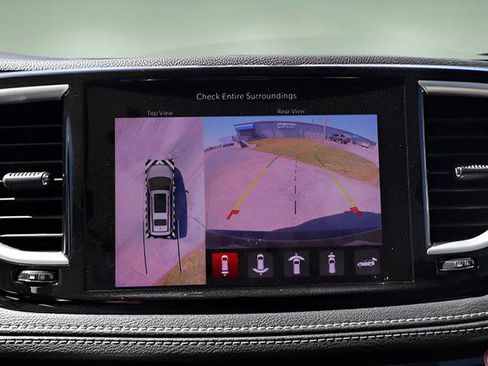 Used 2021 Chrysler Pacifica Touring-L image 12