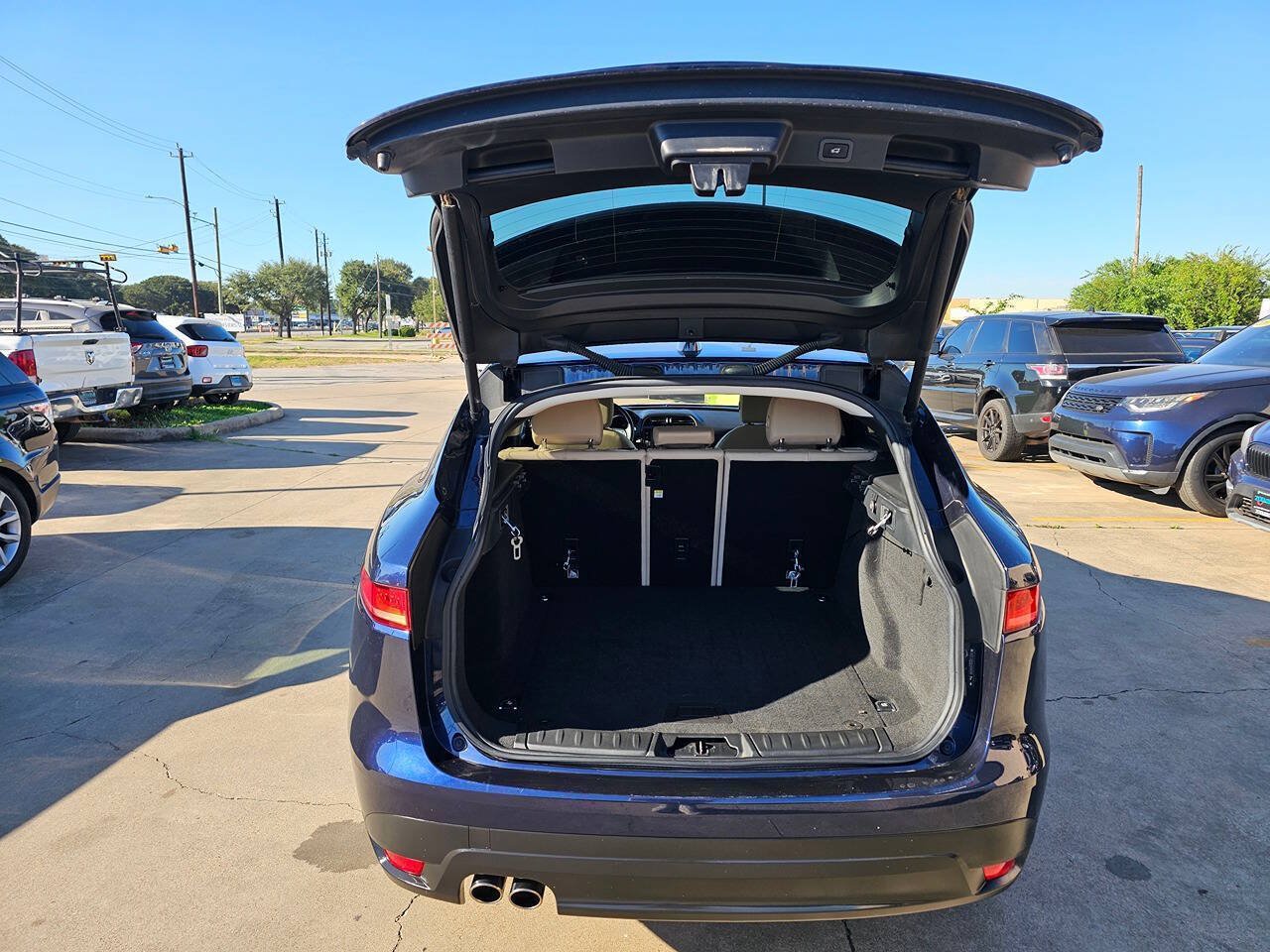 Used 2017 Jaguar F-PACE Premium AWD/4WD image 10
