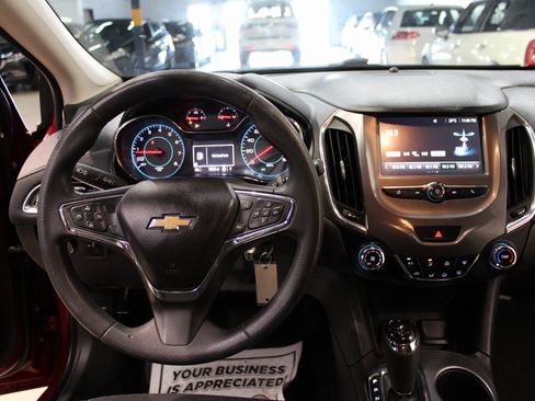 Used 2017 Chevrolet Cruze LT image 13