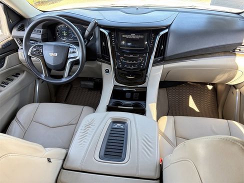 Used 2018 Cadillac Escalade ESV Luxury image 15