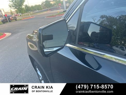Used 2017 GMC Yukon Denali w/ Open Road Package AWD/4WD image 9