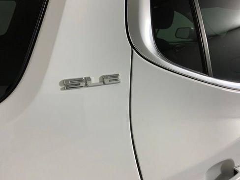 Used 2018 GMC Acadia SLE w/ Driver Alert Package I AWD/4WD image 13
