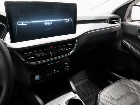 Certified 2024 Ford Escape SE w/ PHEV Premium Package image 32