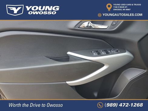 Used 2024 Chevrolet Trax RS FWD image 18