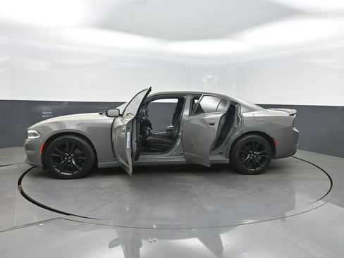 Used 2018 Dodge Charger SXT w/ Blacktop Package image 35
