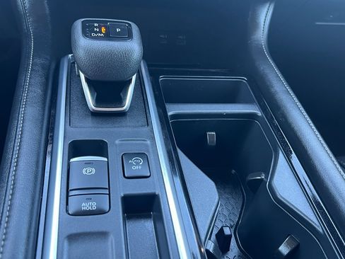 Used 2025 Nissan Pathfinder SL FWD image 30