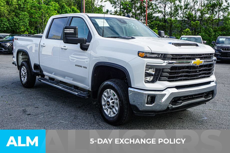 Used 2025 Chevrolet Silverado 2500 LT w/ Convenience Package AWD/4WD image 3