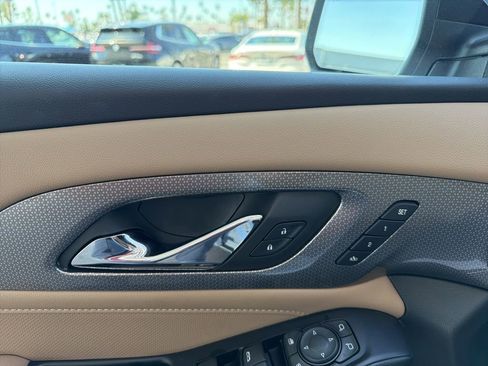 Used 2023 Chevrolet Traverse Premier image 6