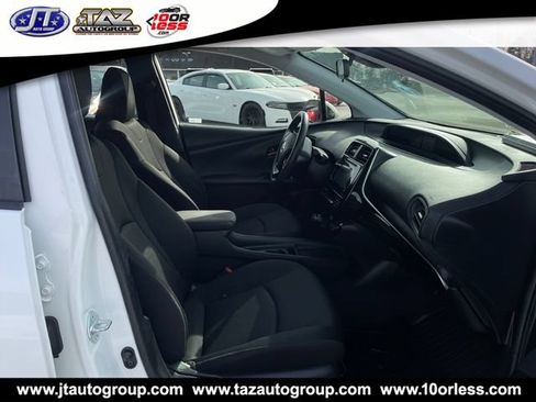 Used 2019 Toyota Prius L Eco FWD image 15