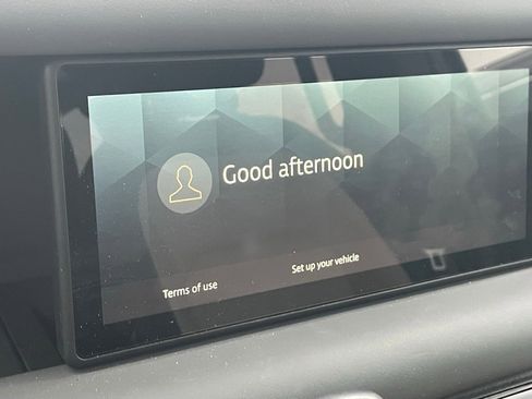 Used 2024 Land Rover Defender 110 X-Dynamic SE image 9