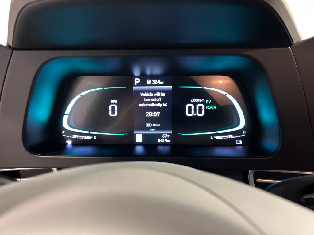 Used 2025 Hyundai Elantra Hybrid FWD image 14