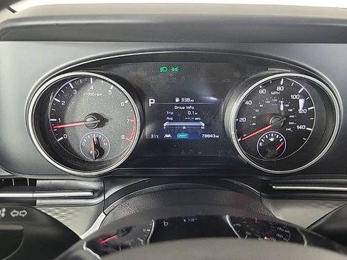 Used 2022 Kia Carnival LX image 17