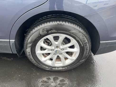 Used 2018 Chevrolet Equinox LT image 2