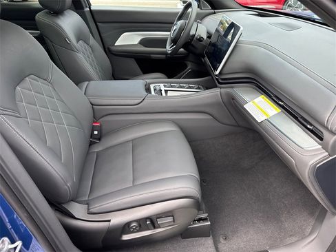 New 2024 VinFast VF 9 Plus image 13