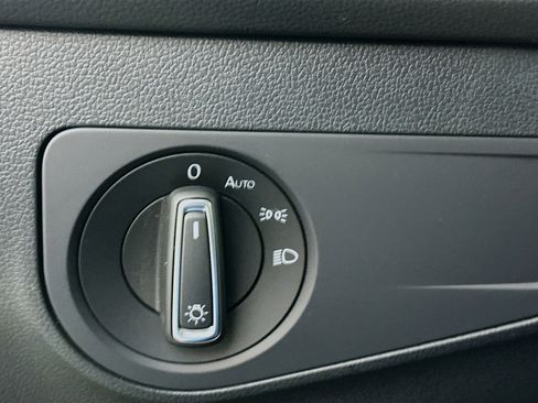 Used 2024 Volkswagen Tiguan SE image 16