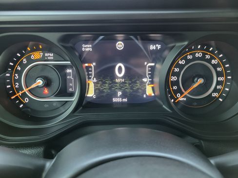 Used 2026 Jeep Wrangler Unlimited Sahara AWD/4WD image 14