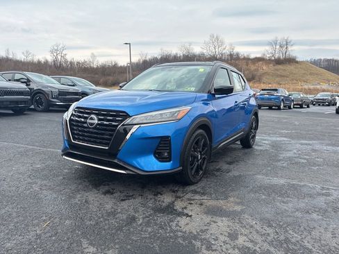 Used 2022 Nissan Kicks SR image 3